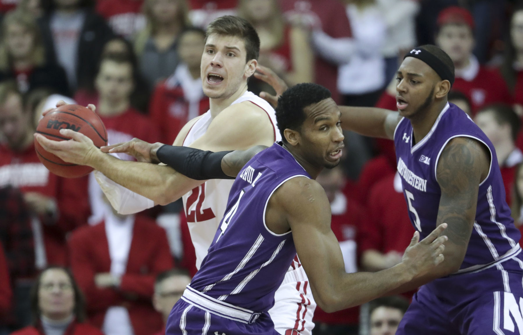 Badgers 62, Wildcats 46